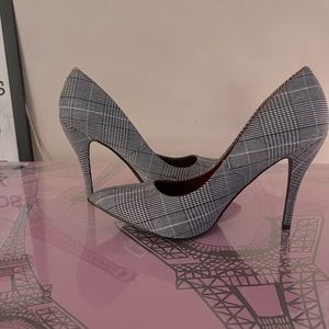 Black and White Plaid Herls